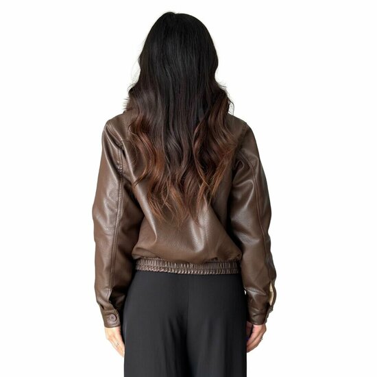 Trendy korte bruine leatherlook  jacket met bruine imitatiebonte kraag