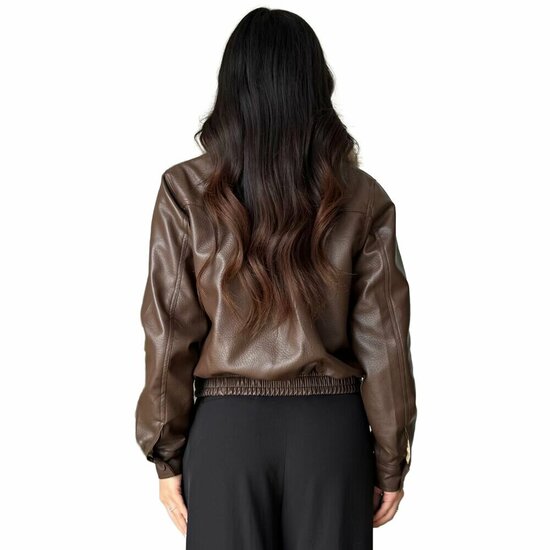 Trendy korte bruine leatherlook  jacket met beige imitatiebonte kraag