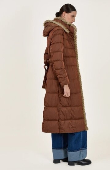 Long manteau matelassé luxueux marron 