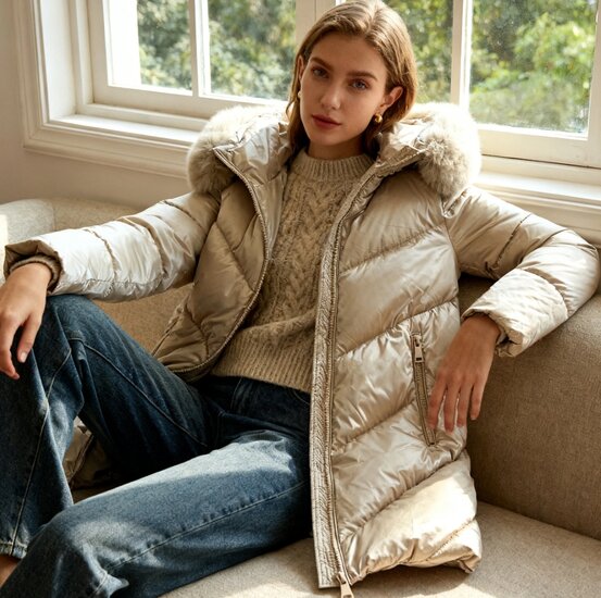 Cozy beige midi  gewatteerde winterjas met shiny look