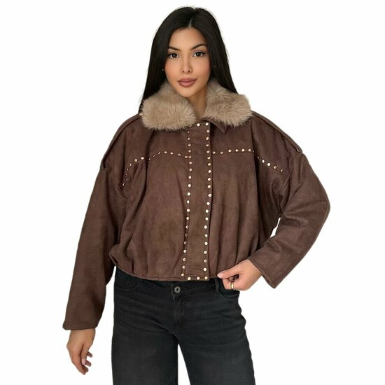 Trendy bruine bomber jacket in leatherlook versierd met nailheads