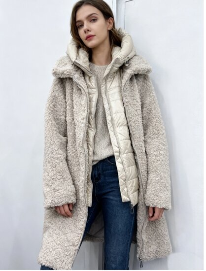 Trendy lange cream midi teddy jas