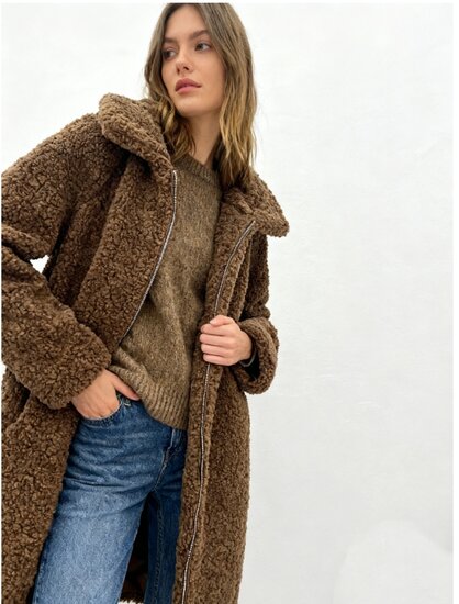 Trendy lange bruine midi teddy jas