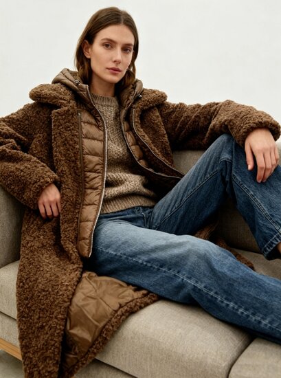 Trendy lange bruine midi teddy jas