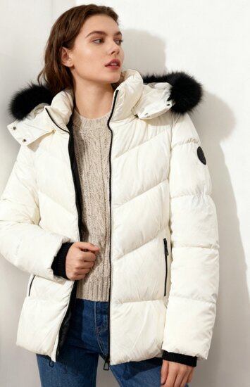 Sportieve korte witte pufferjas met glans