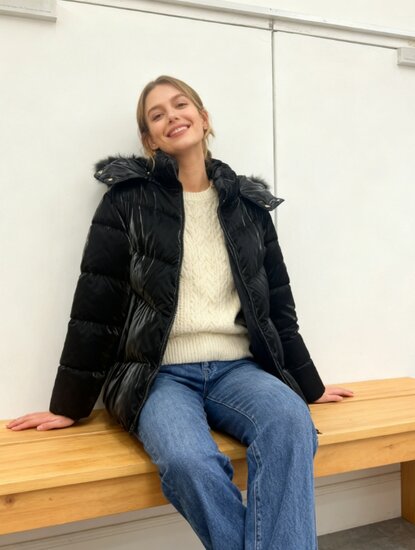 Sportieve korte zwarte pufferjas met glans