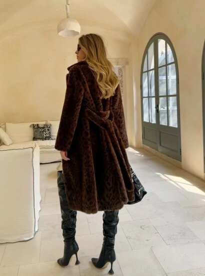 Midi bruine jas van imitatiebont met luipaardprint