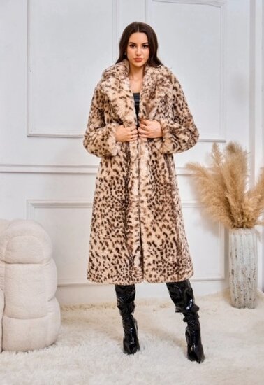 Prachtige lange beige fake fur jas met leopard print.