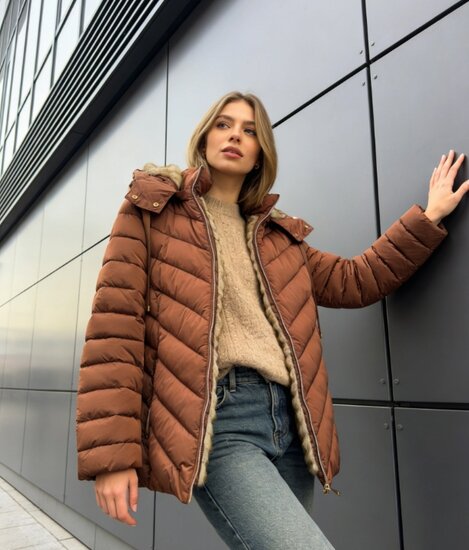 Sportieve terracotta korte pufferjas