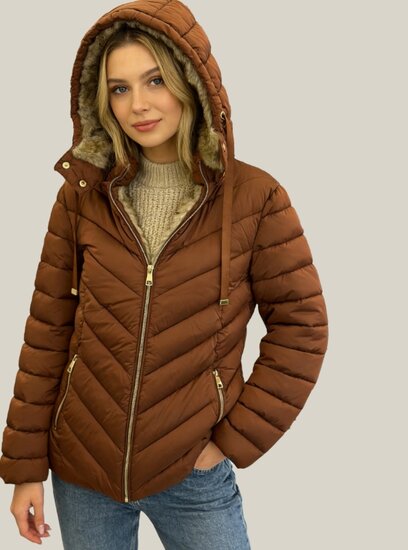 Sportieve terracotta korte pufferjas