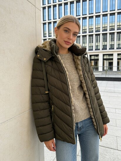 Sportieve kaki groene korte pufferjas