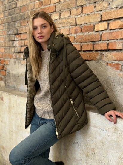 Sportieve kaki groene korte pufferjas