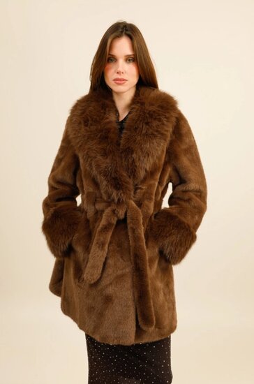 Bruine midi luxe mantel in faux fur  