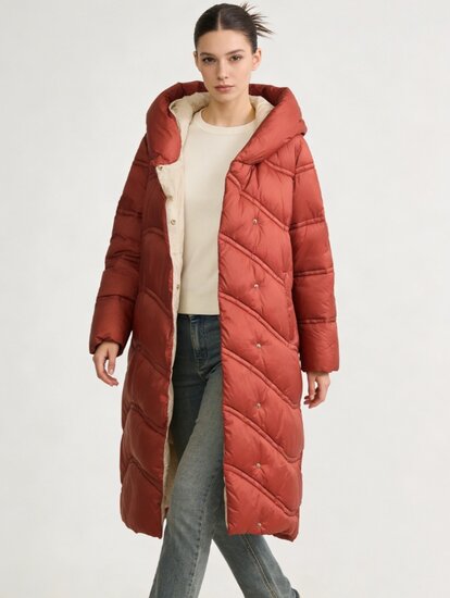Rode lange stijlvolle pufferjas