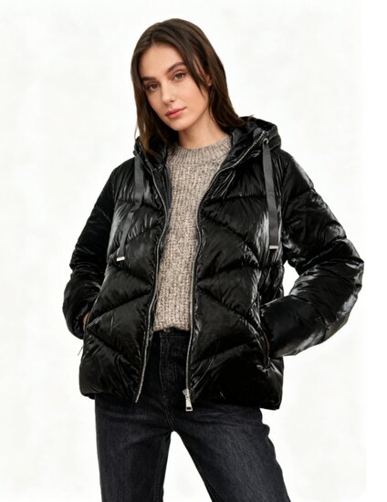 Trendy zwarte korte down jacket