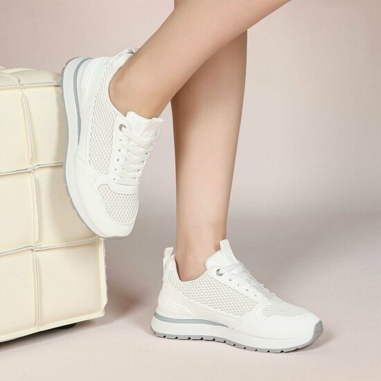 Witte lage sneaker Cesanna