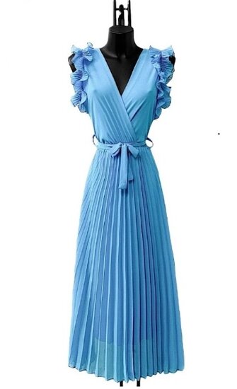 Elegante licht blauwe plisse maxi jurk.