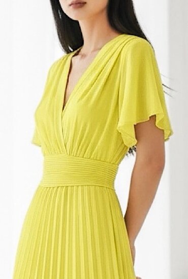 Stijlvolle gele maxi plisse jurk 