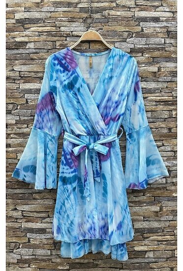 Prachtige korte blauwe wikkeljurk met bloemenprint