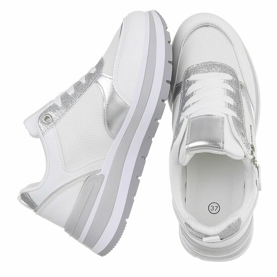 Witte lage sneaker Alegra met zilveren accenten