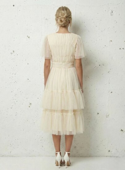 Magnifique lange gelaagde fijne chiffon jurk in cream kleur