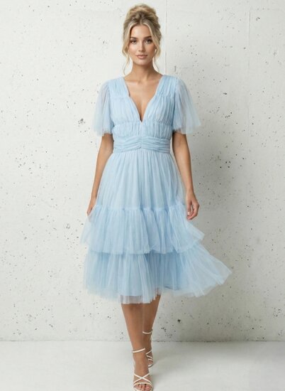 Magnifique lange gelaagde fijne chiffon jurk in licht blauwe kleur