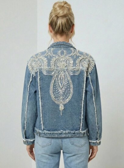 Premium blauwe jeans jacket bewerkt met parels,strass en excusief borduurwerk