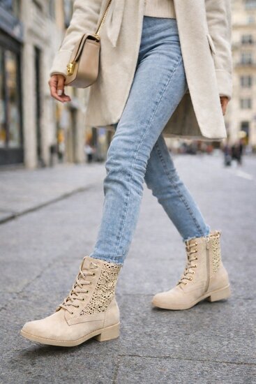 Beige daimen enkellaarsje Dounia