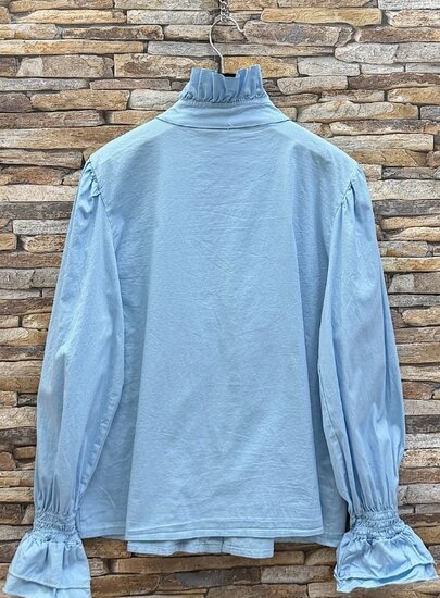 Romantische blauwe hemdblouse