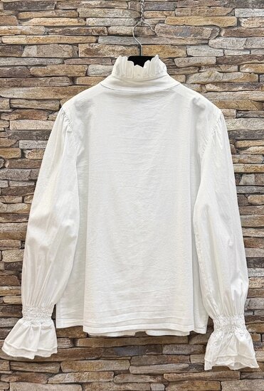 Romantische witte hemdblouse