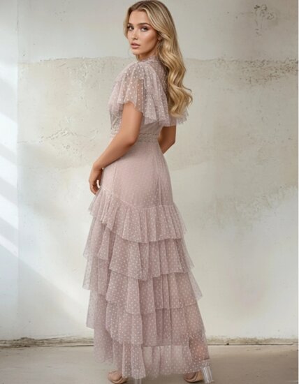 Sierlijke 7/8 nude kanten jurk.