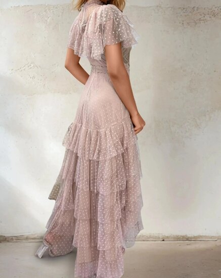 Sierlijke 7/8 nude kanten jurk.