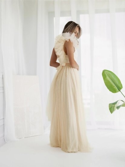 Cream one shoulder off maxi jurk in tulle