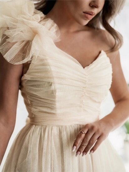 Cream one shoulder off maxi jurk in tulle