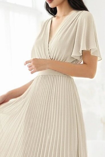 Stijlvolle beige maxi plisse jurk 