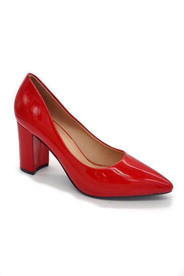 Rode klassieke lak pump Bonna