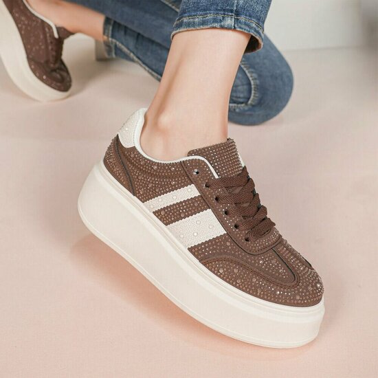 Bruine lage sneaker met wedge zool Doris