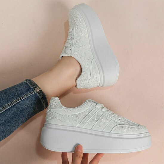 Witte lage sneaker met wedge zool Doris