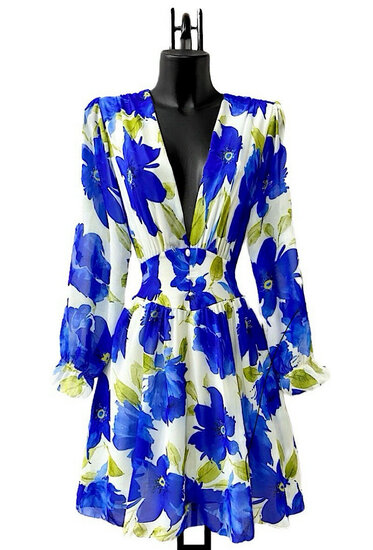 Mooie korte blauw-witte jurk met bloemen print