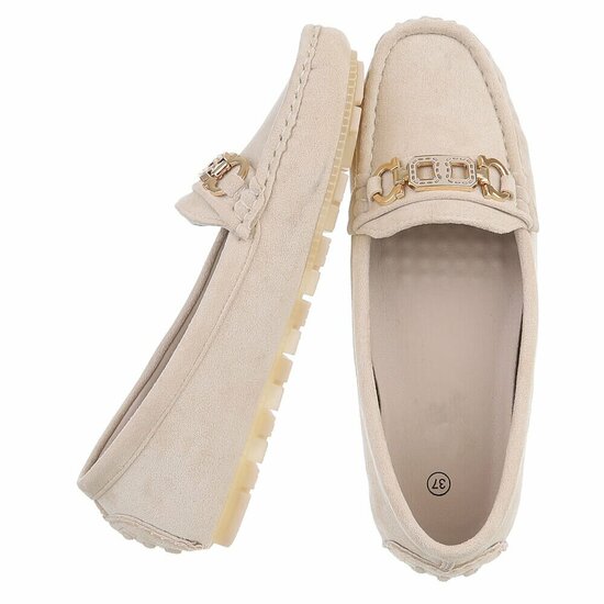 Beige suede mocassin Cora met gouden decoratie