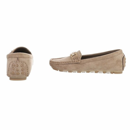 Kaki bruine suede mocassin Cora met gouden decoratie