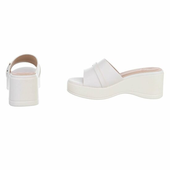 Witte wedge mules met goudkleurige gesp Cirilla