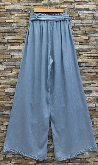 Licht blauwe palazzo broek in ultrasoft denim met strikceintuur