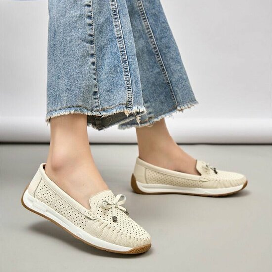 Beige comfort mocassins met strikdetail Cires