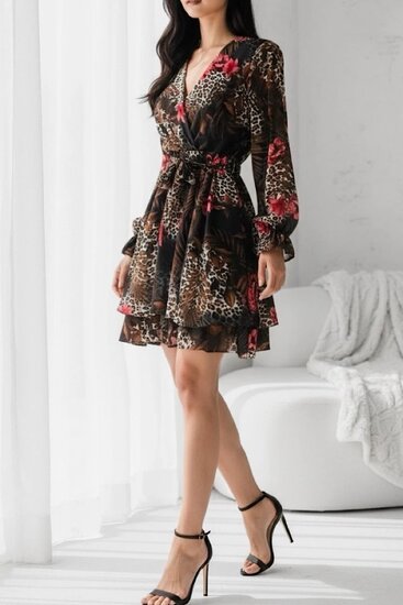Mooie korte luipaardprint wrap jurk met bloemen en lange mouwen.