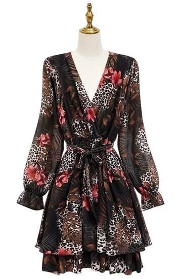 Mooie korte luipaardprint wrap jurk met bloemen en lange mouwen.