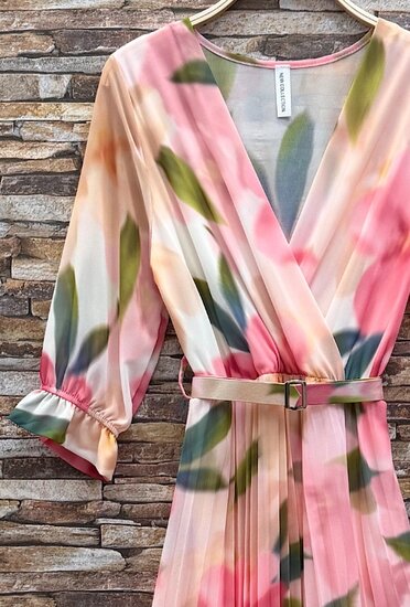 Sierlijke rose mix maxi plisse jurk met bloemmotief