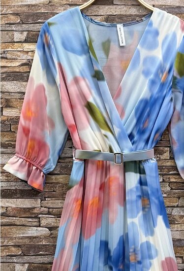 Sierlijke blauwe mix maxi plisse jurk met bloemmotief