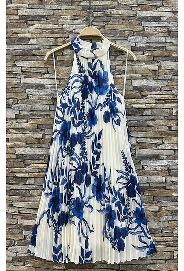 Trendy en chique blauw-witte midi halterjurk in plisse