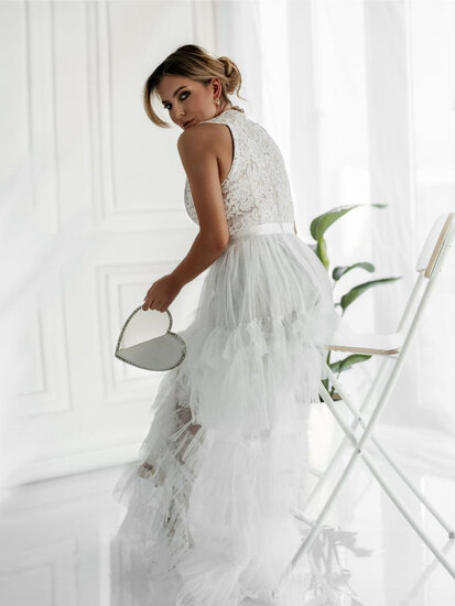 Elegante witte galajurk in tulle